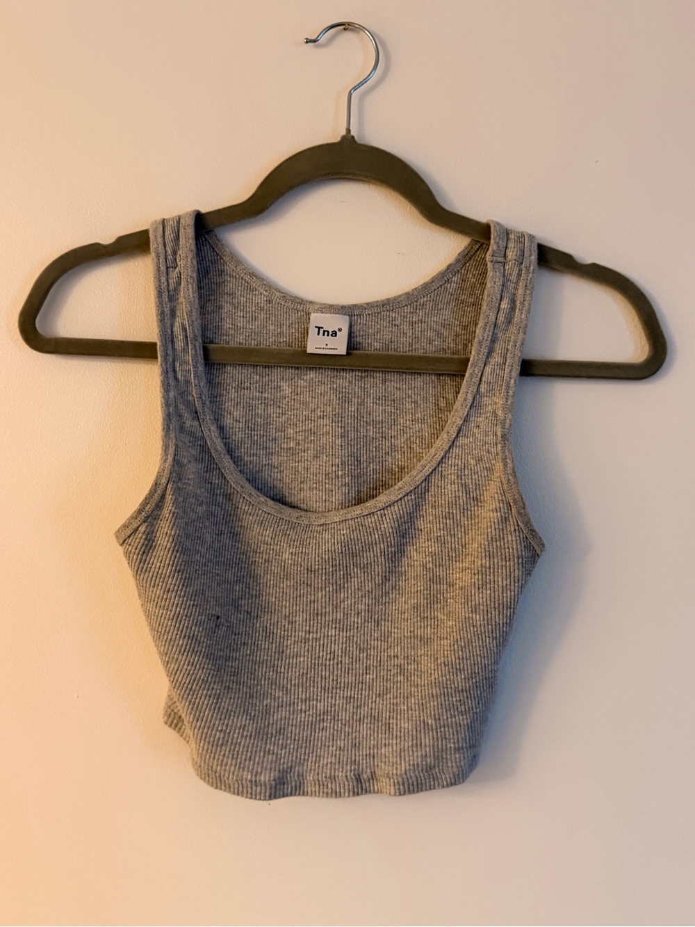 TNA Gray Ribbed Scoop Crop Tank